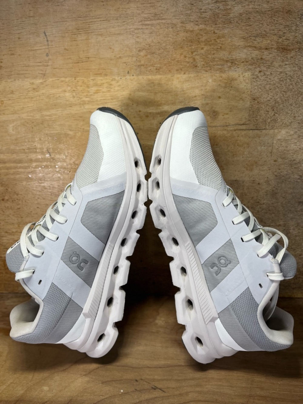 On CloudRunner REFLECTIVE Womens Sz 8.5 Wide Running Shoes Sneakers White Frost - Picture 6 of 11